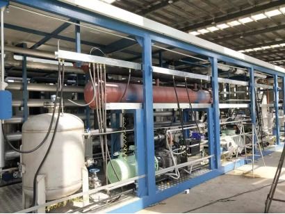 康普萊斯世界最大單螺桿壓縮機(jī)驚艷亮相上?；ぱb備展，為日用化工專用設(shè)備注入新動(dòng)力